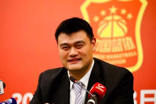 中國籃協(xié)現(xiàn)任主席是誰？